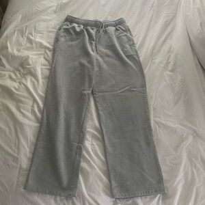 Alo Yoga grey sweatpants